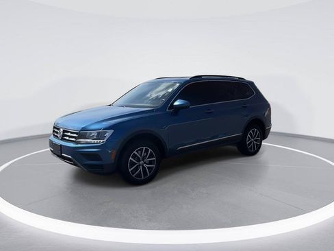 Used 2018 Volkswagen Tiguan SE w/ Panoramic Sunroof Package AWD/4WD image 4