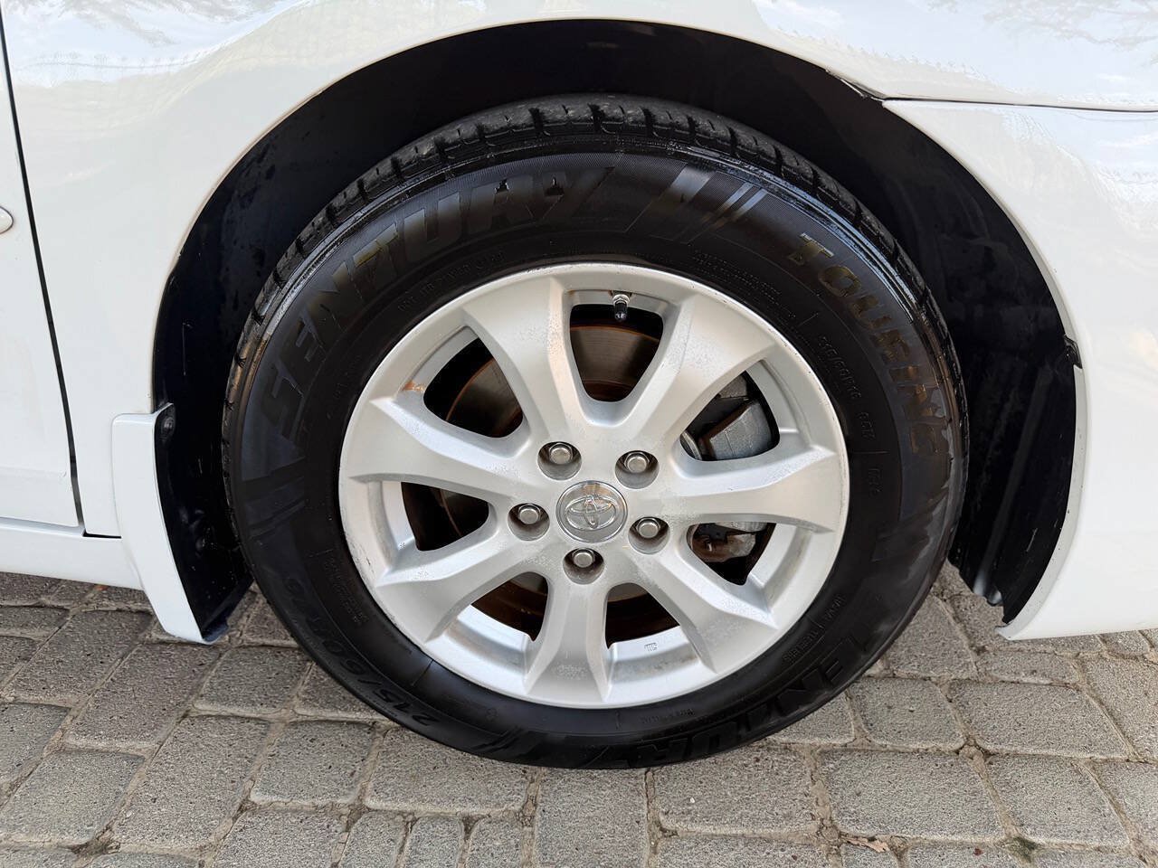 Used 2010 Toyota Camry LE FWD image 14