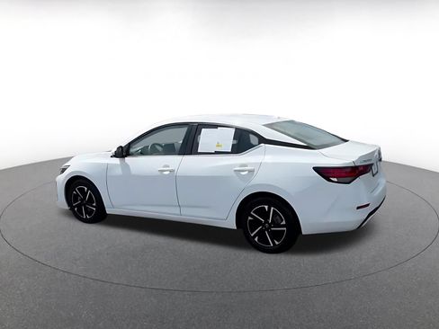 Used 2025 Nissan Sentra SV FWD image 9