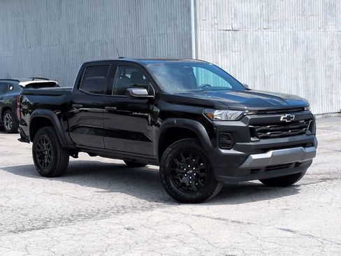Used 2025 Chevrolet Colorado Trail Boss AWD/4WD image 11