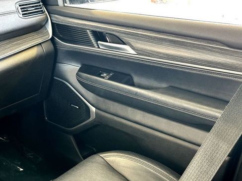Used 2024 Jeep Wagoneer L Series II w/ Flexible Seating Group RWD image 27