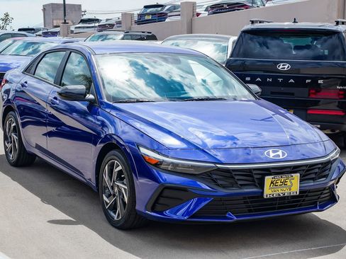 Certified 2025 Hyundai Elantra SEL FWD image 5