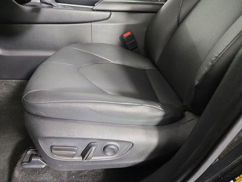 Used 2025 Toyota Grand Highlander AWD image 30
