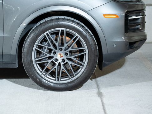 Certified 2024 Porsche Cayenne Coupe AWD/4WD image 11