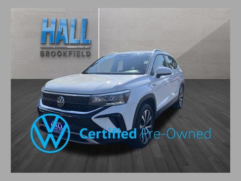 Certified 2022 Volkswagen Taos SE w/ Panoramic Sunroof Package AWD/4WD image 1