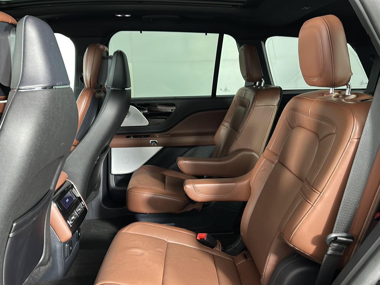 Used 2025 Lincoln Aviator Reserve w/ Equipment Group 201A AWD/4WD image 18