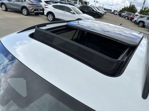 Used 2025 Volkswagen Tiguan SE R-Line AWD/4WD image 32