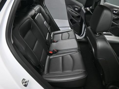 Used 2024 GMC Terrain SLT AWD/4WD image 16