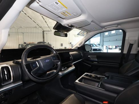 Used 2025 Ford Expedition Platinum AWD/4WD image 9