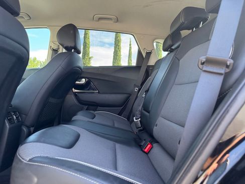 Used 2022 Kia Niro EX FWD image 17
