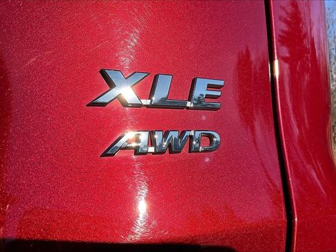 Used 2025 Toyota RAV4 XLE image 9