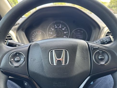 Used 2021 Honda HR-V LX image 29