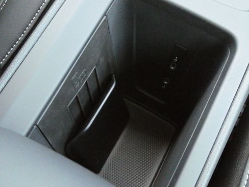 New 2025 Volkswagen Tiguan SE image 14