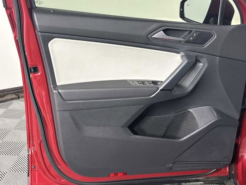 Used 2019 Volkswagen Tiguan SE w/ Panoramic Sunroof Package FWD image 10