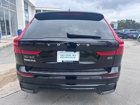 Used 2023 Volvo XC60 B5 Ultimate w/ Protection Package Premier FWD image 6
