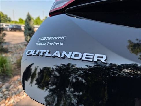 Used 2024 Mitsubishi Outlander SE FWD image 19