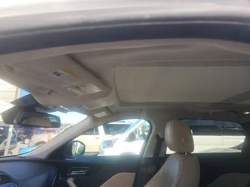 Used 2018 Jaguar F-PACE Prestige image 14