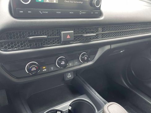 Certified 2025 Honda HR-V LX image 28