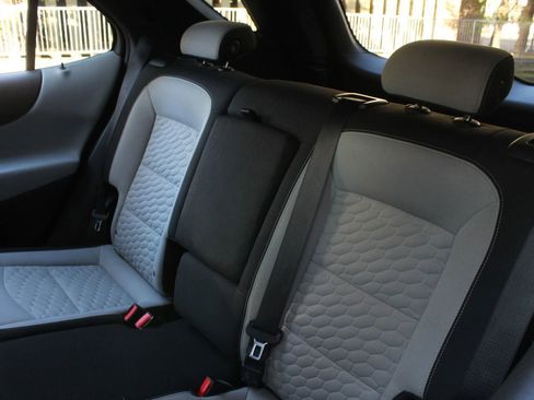 Used 2019 Chevrolet Equinox LS w/ LS Convenience Package image 10