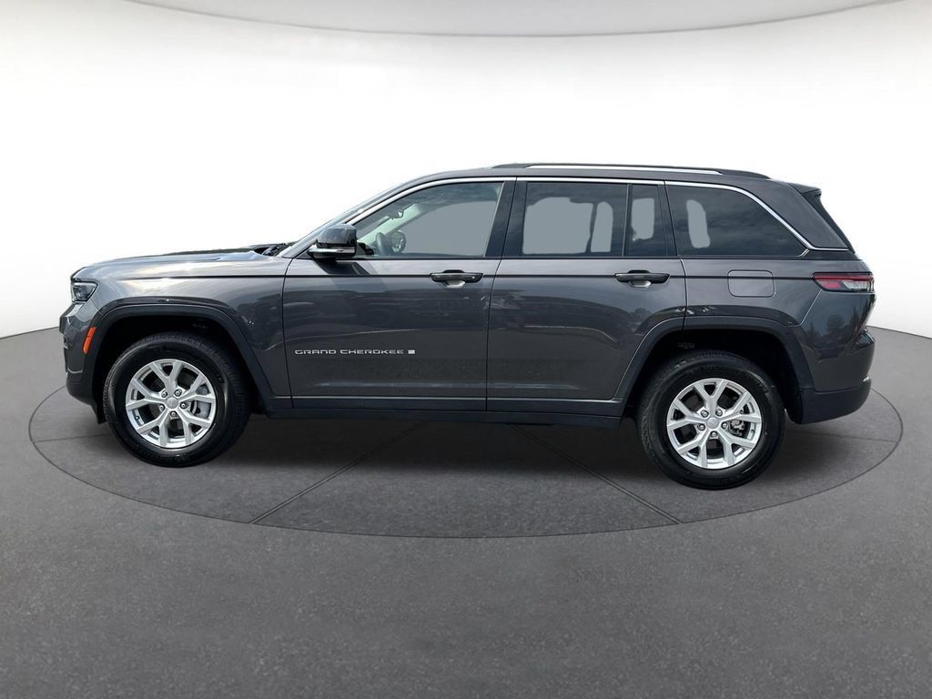 Used 2023 Jeep Grand Cherokee Limited AWD/4WD image 2