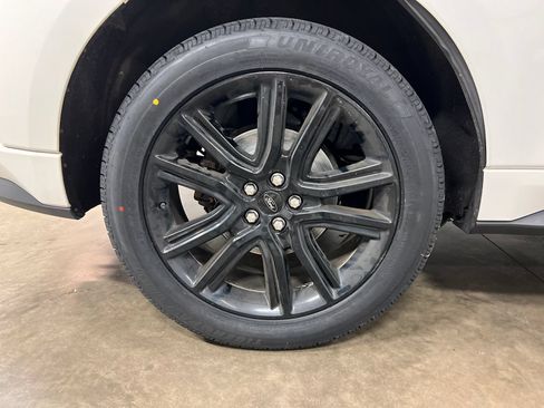 Used 2020 Ford Edge ST-Line w/ Cold Weather Package AWD/4WD image 9