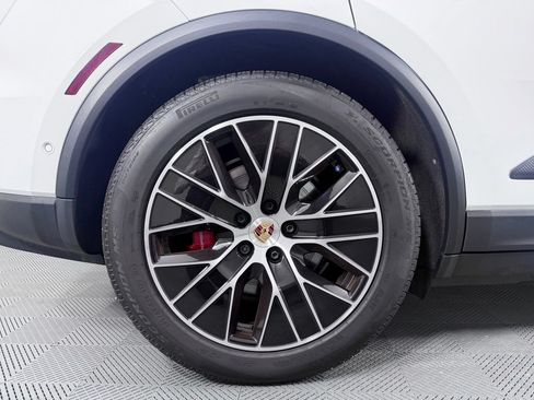 Used 2025 Porsche Macan 4S Electric AWD/4WD image 14