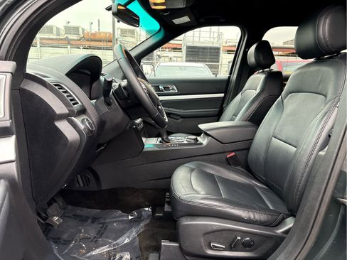 Used 2016 Ford Explorer XLT w/ Equipment Group 202A image 16