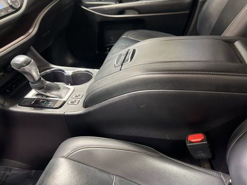 Used 2019 Toyota Highlander XLE FWD image 25
