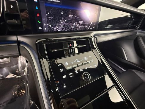 Certified 2025 Porsche Panamera image 34