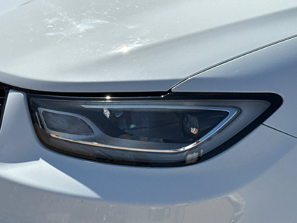 Used 2025 Chrysler Pacifica Limited FWD image 4