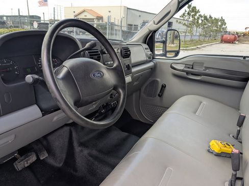 Used 2005 Ford F350 XL image 14