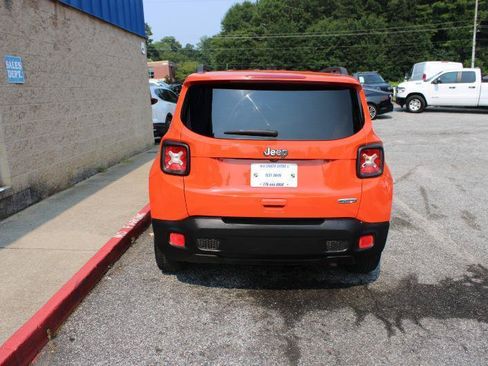 Used 2018 Jeep Renegade Latitude FWD image 5