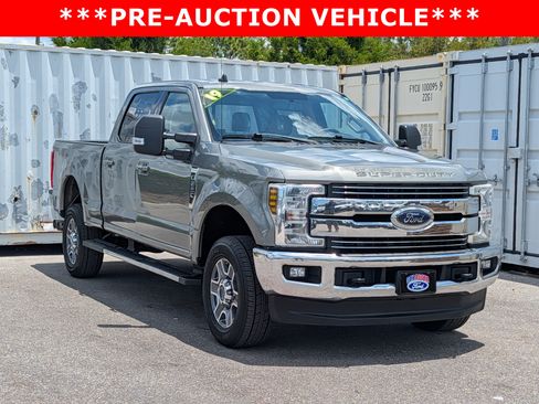 Used 2019 Ford F250 Lariat w/ Lariat Value Package AWD/4WD image 2