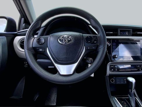 Used 2018 Toyota Corolla LE FWD image 6