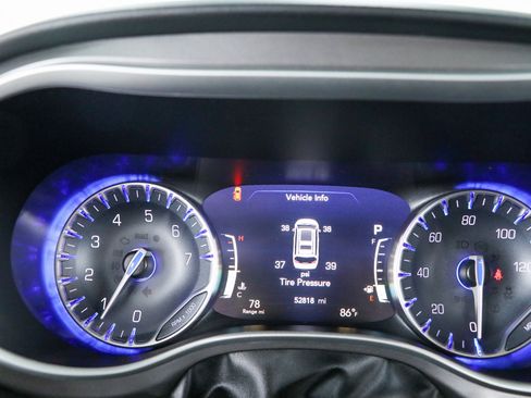 Used 2024 Chrysler Pacifica Touring-L FWD image 15