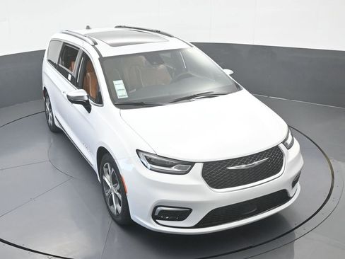 New 2026 Chrysler Pacifica Pinnacle image 65