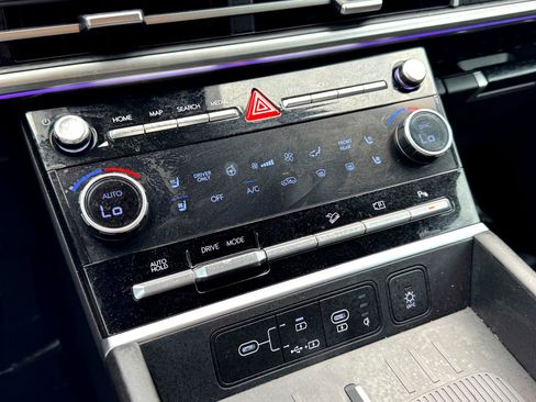 Used 2025 Hyundai Santa Fe Limited image 35