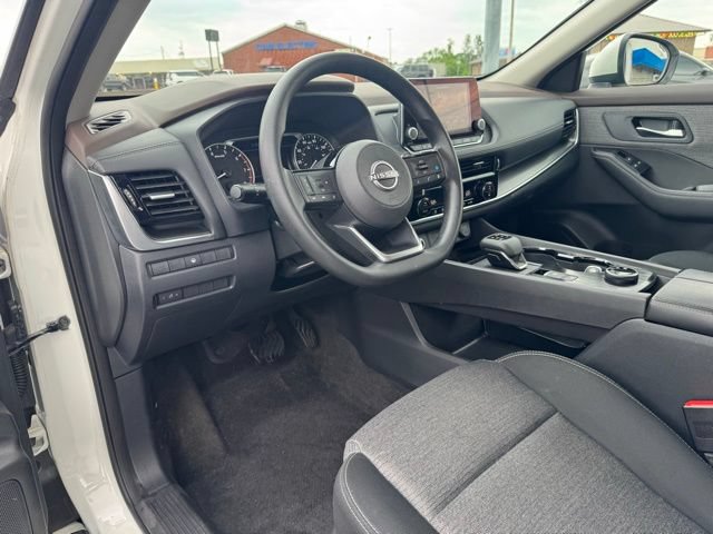 Used 2023 Nissan Rogue SV AWD/4WD image 16