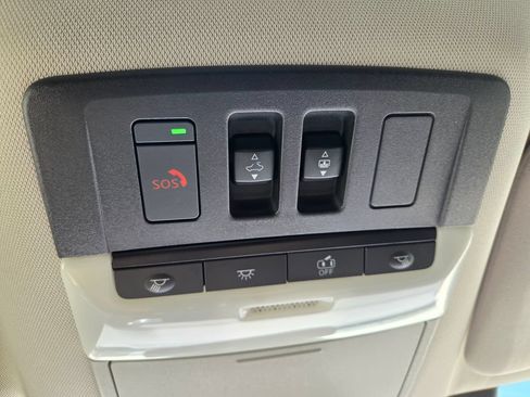 Used 2022 Nissan Pathfinder Platinum w/ Cargo Package AWD/4WD image 36