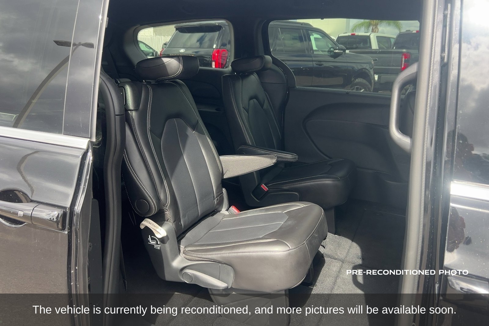 Used 2026 Chrysler Pacifica Select FWD image 13
