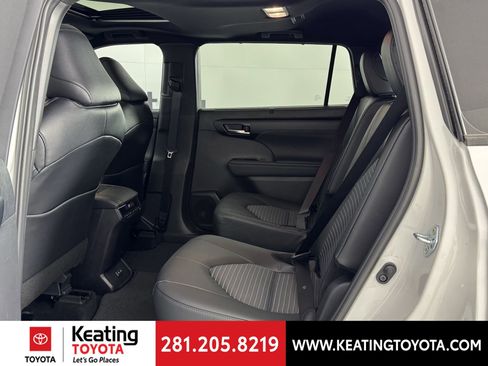 New 2026 Toyota Highlander XSE image 6