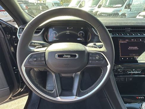 New 2025 Jeep Grand Cherokee L Laredo image 25