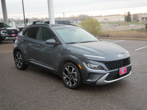 Used 2023 Hyundai Kona Limited AWD/4WD image 3