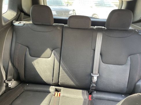 Used 2016 Jeep Renegade Trailhawk AWD/4WD image 17