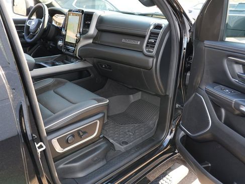 Used 2025 RAM 1500 Laramie AWD/4WD image 29