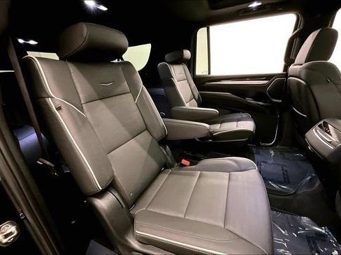 Used 2025 Cadillac Escalade ESV Premium Luxury AWD/4WD image 27