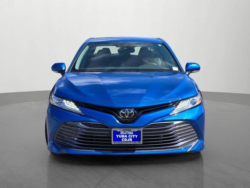 Used 2019 Toyota Camry XLE w/ Carpet Mat Package FWD image 2