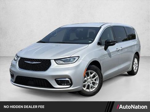 Used 2026 Chrysler Pacifica Select FWD image 1