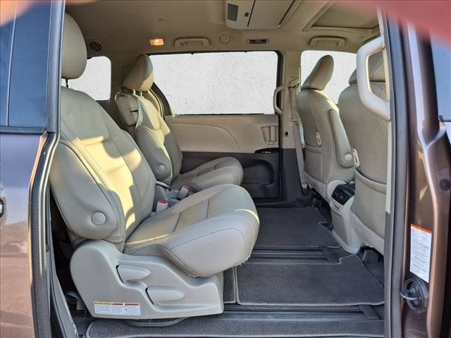 Used 2019 Toyota Sienna XLE Premium FWD image 20