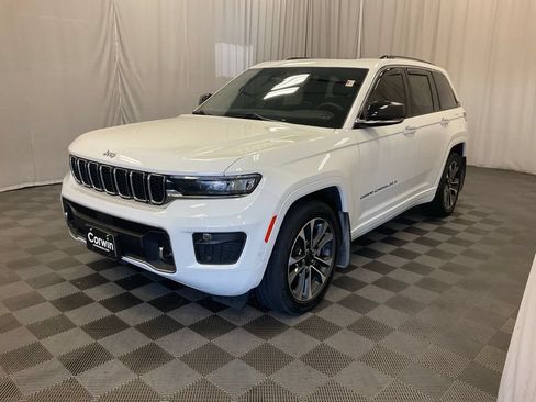 Used 2023 Jeep Grand Cherokee Overland w/ Luxury Tech Group IV AWD/4WD image 4